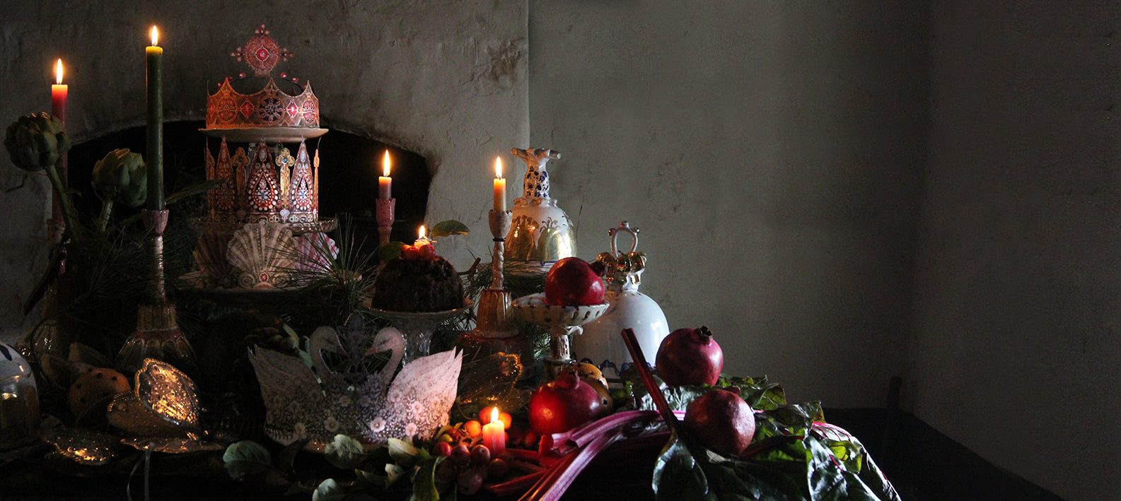 FESTIVE TABLE