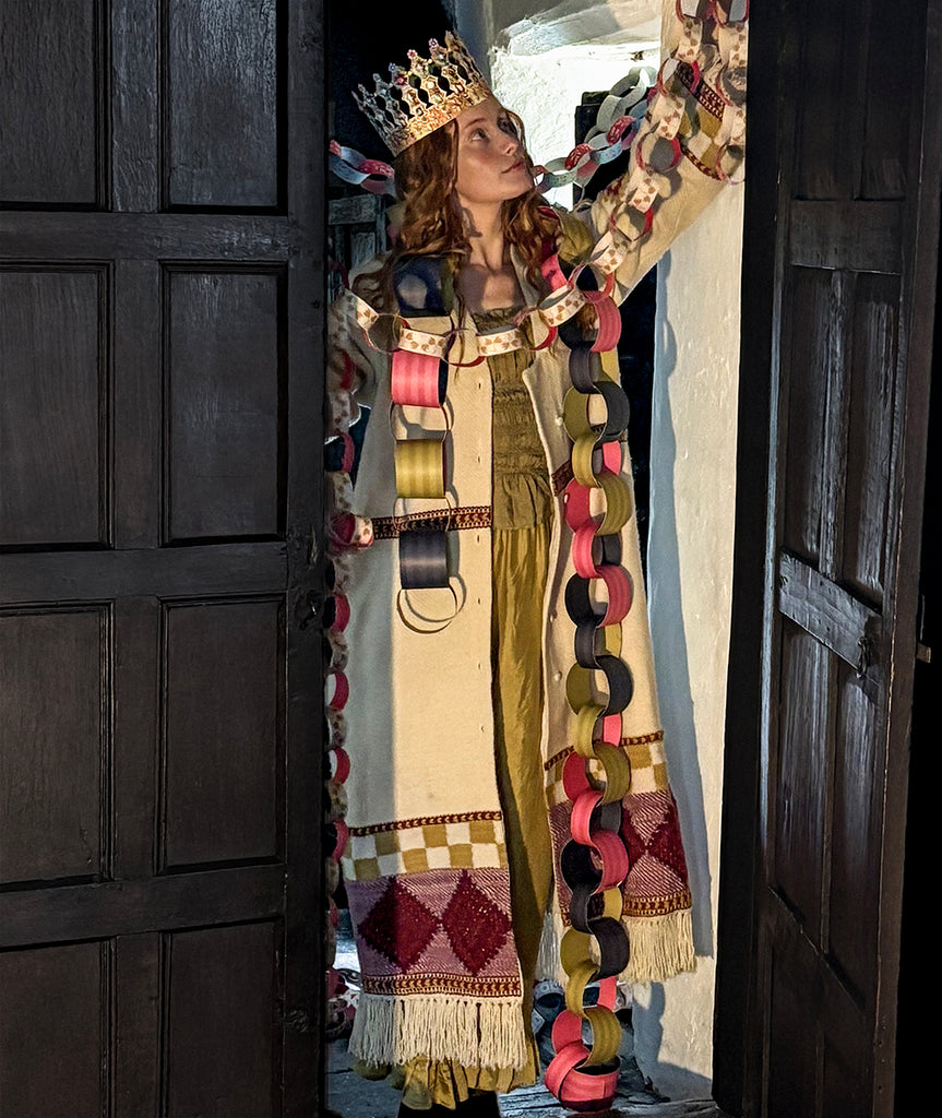 THE JOY OF PAPER CHAINS